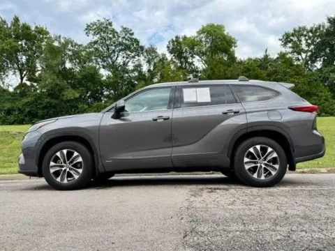 More photos of 2022 Toyota Highlander Hybrid XLE at Jay Wolfe Toyota of West County, MO