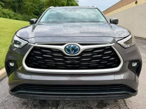Another view of 2022 Toyota Highlander Hybrid XLE for sale in Ballwin, MO at Jay Wolfe Toyota of West County