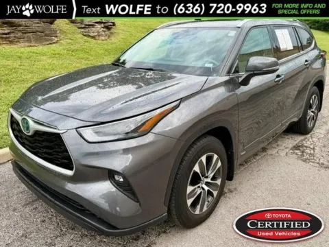 Gray 2022 Toyota Highlander Hybrid XLE for sale in Ballwin, MO