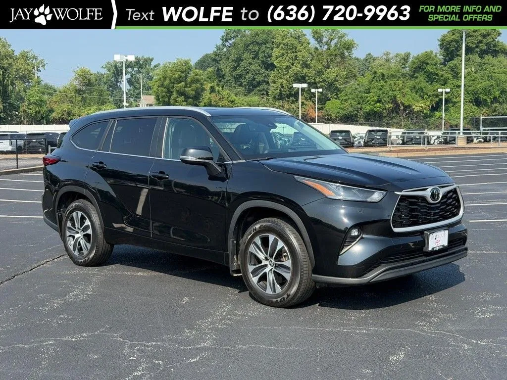 Black 2023 Toyota Highlander XLE for sale in Ballwin, MO