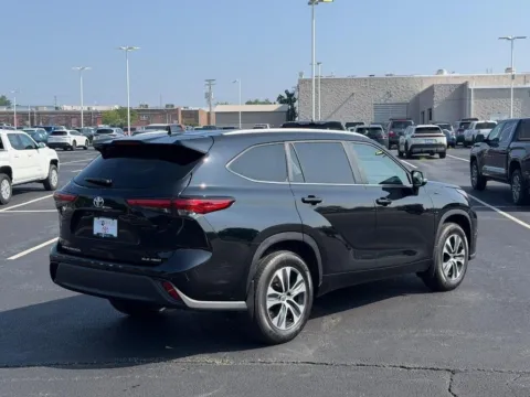 Another view of 2023 Toyota Highlander XLE for sale in Ballwin, MO at Jay Wolfe Toyota of West County