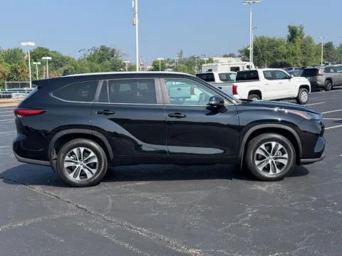 Photos of 2023 Toyota Highlander XLE for sale in Ballwin, MO at Jay Wolfe Toyota of West County