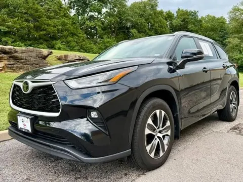 Photos of 2023 Toyota Highlander XLE for sale in Ballwin, MO at Jay Wolfe Toyota of West County