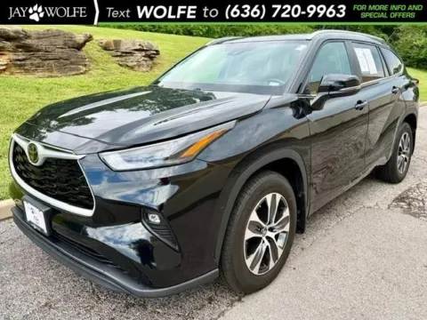 Black 2023 Toyota Highlander XLE for sale in Ballwin, MO