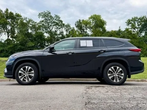 Another view of 2023 Toyota Highlander XLE for sale in Ballwin, MO at Jay Wolfe Toyota of West County