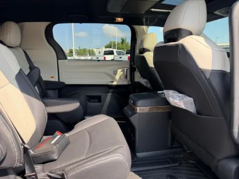More photos of 2026 Toyota Sienna Platinum at Jay Wolfe Toyota of West County, MO