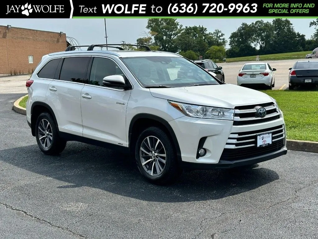 White 2019 Toyota Highlander Hybrid XLE for sale in Ballwin, MO