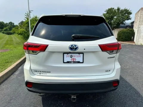 More photos of 2019 Toyota Highlander Hybrid XLE at Jay Wolfe Toyota of West County, MO