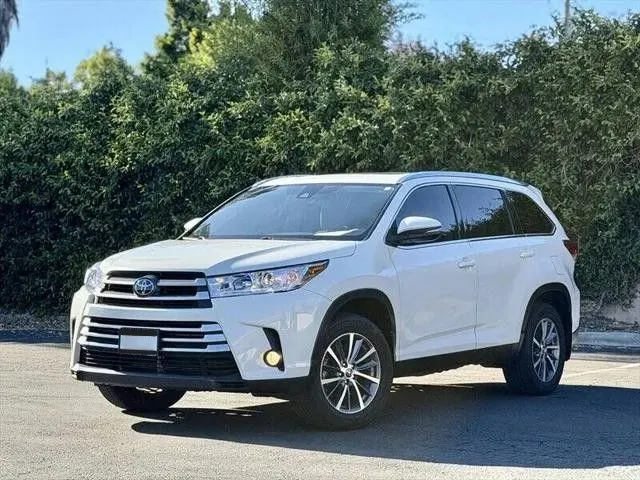2019 Toyota Highlander Hybrid XLE for sale in Ballwin, MO
