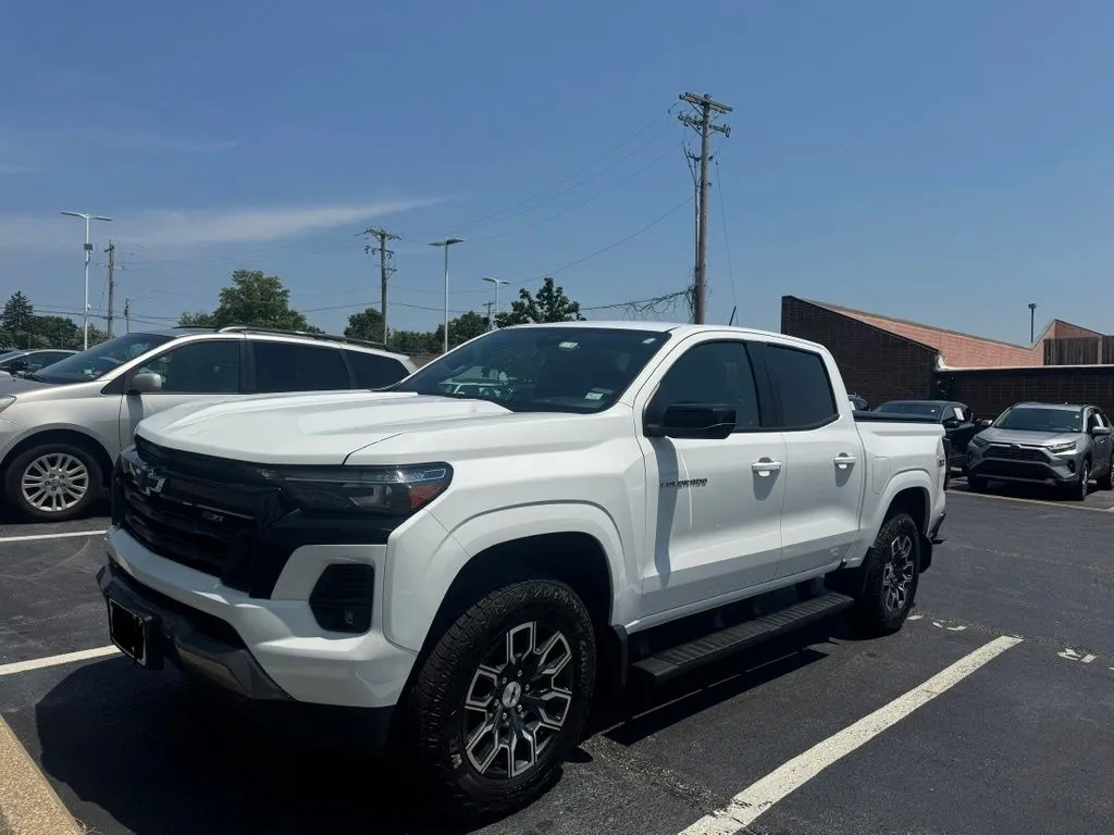 White 2023 Chevrolet Colorado Z71 for sale in Ballwin, MO
