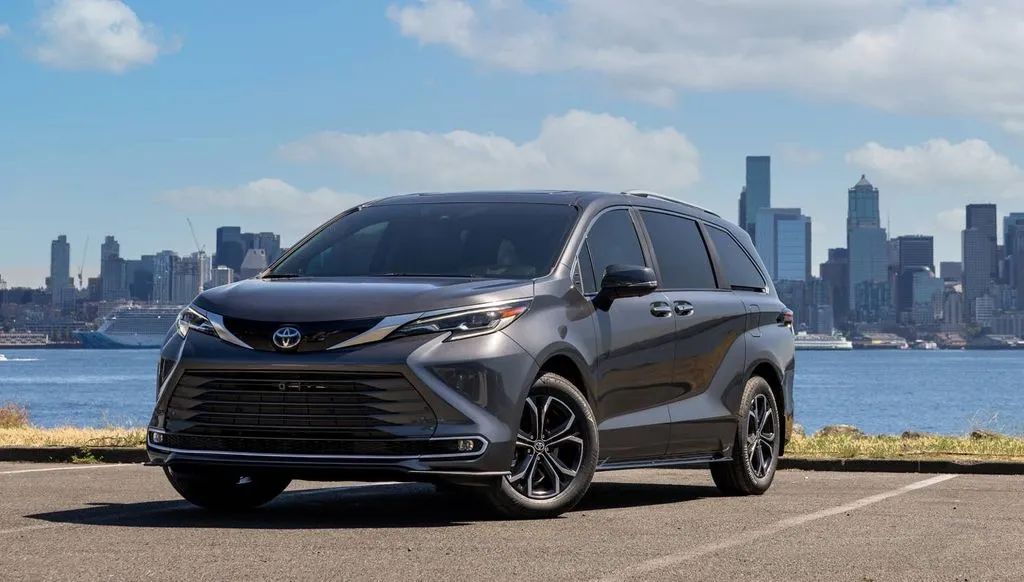 2026 Toyota Sienna Platinum for sale in Ballwin, MO