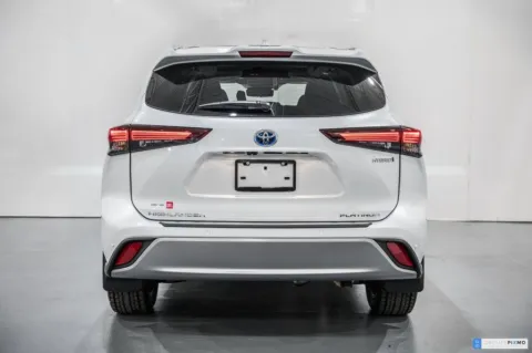 Photos of 2026 Toyota Highlander Hybrid Platinum for sale in Ballwin, MO at Jay Wolfe Toyota of West County