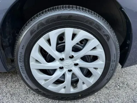 More photos of 2019 Toyota Corolla LE at Jay Wolfe Toyota of West County, MO