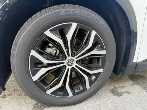 More photos of 2025 Toyota Crown Signia XLE at Jay Wolfe Toyota of West County, MO