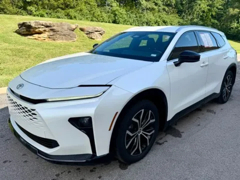 Photos of 2025 Toyota Crown Signia XLE for sale in Ballwin, MO at Jay Wolfe Toyota of West County