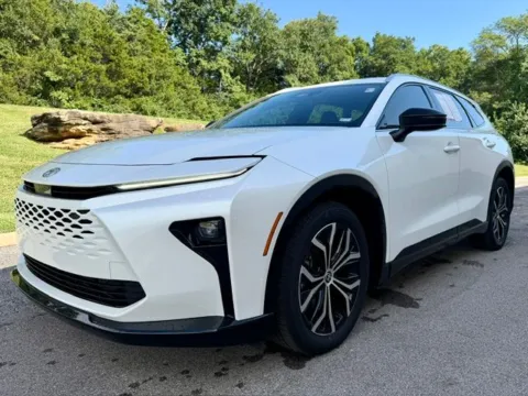 White 2025 Toyota Crown Signia XLE for sale in Ballwin, MO