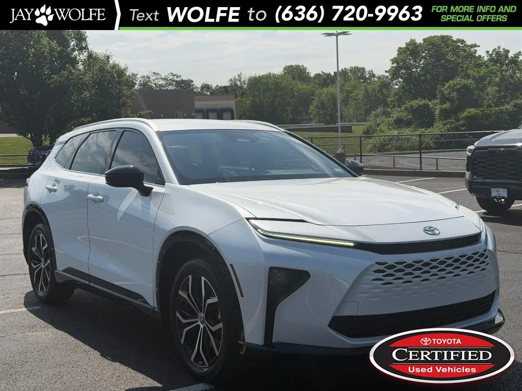 White 2025 Toyota Crown Signia XLE for sale in Ballwin, MO
