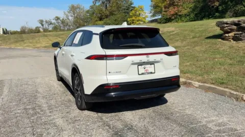 Photos of 2025 Toyota Crown Signia XLE for sale in Ballwin, MO at Jay Wolfe Toyota of West County