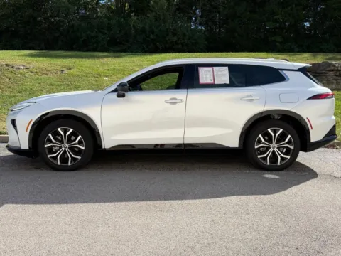 Photos of 2025 Toyota Crown Signia XLE for sale in Ballwin, MO at Jay Wolfe Toyota of West County