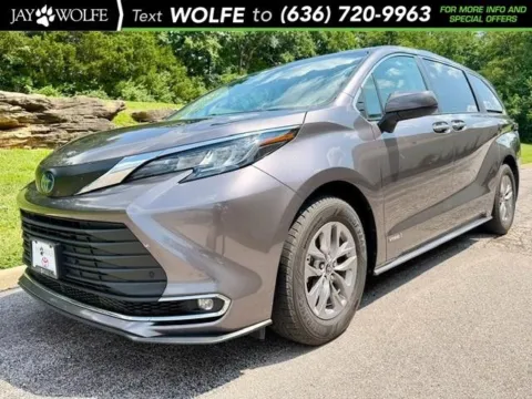 Gray 2021 Toyota Sienna XLE for sale in Ballwin, MO