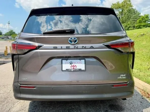 More photos of 2021 Toyota Sienna XLE at Jay Wolfe Toyota of West County, MO