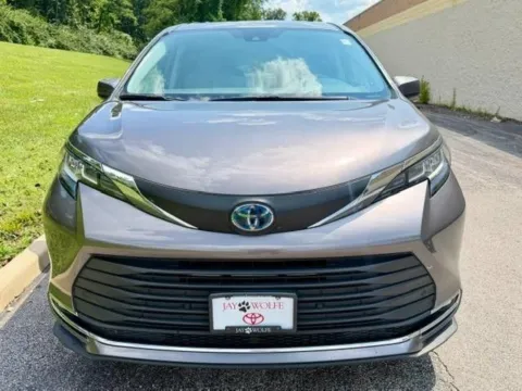 Another view of 2021 Toyota Sienna XLE for sale in Ballwin, MO at Jay Wolfe Toyota of West County