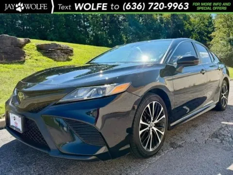 Black 2020 Toyota Camry SE for sale in Ballwin, MO