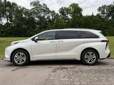 Another view of 2026 Toyota Sienna Limited for sale in Ballwin, MO at Jay Wolfe Toyota of West County