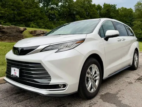 Photos of 2026 Toyota Sienna Limited for sale in Ballwin, MO at Jay Wolfe Toyota of West County