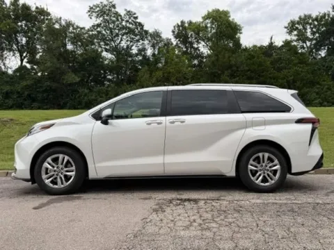 Another view of 2026 Toyota Sienna Limited for sale in Ballwin, MO at Jay Wolfe Toyota of West County
