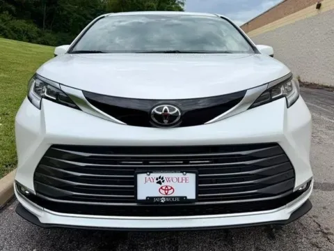 More photos of 2026 Toyota Sienna Limited at Jay Wolfe Toyota of West County, MO