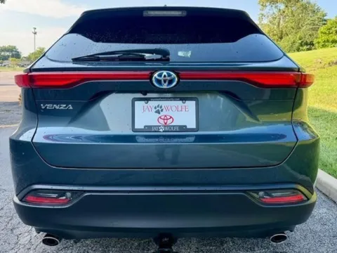 More photos of 2024 Toyota Venza LE at Jay Wolfe Toyota of West County, MO