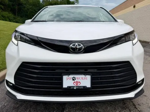 More photos of 2026 Toyota Sienna Woodland Edition at Jay Wolfe Toyota of West County, MO