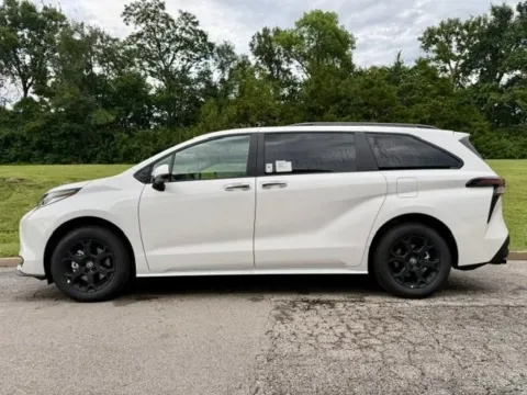 Another view of 2026 Toyota Sienna Woodland Edition for sale in Ballwin, MO at Jay Wolfe Toyota of West County
