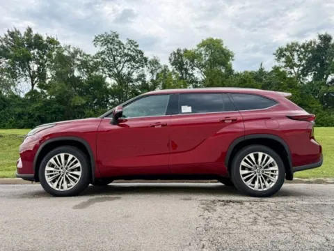 Another view of 2026 Toyota Highlander Platinum for sale in Ballwin, MO at Jay Wolfe Toyota of West County