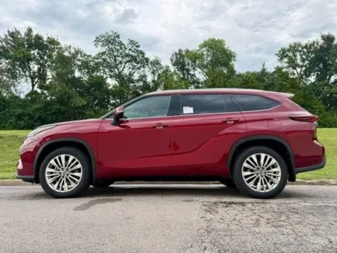 Another view of 2026 Toyota Highlander Platinum for sale in Ballwin, MO at Jay Wolfe Toyota of West County