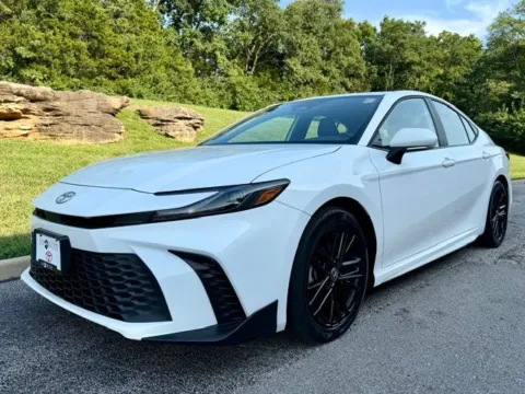 White 2025 Toyota Camry SE for sale in Ballwin, MO