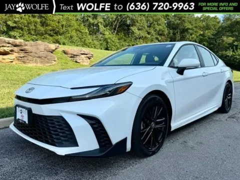 White 2025 Toyota Camry SE for sale in Ballwin, MO