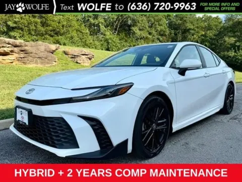 White 2025 Toyota Camry SE for sale in Ballwin, MO