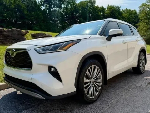 Photos of 2021 Toyota Highlander Platinum for sale in Ballwin, MO at Jay Wolfe Toyota of West County