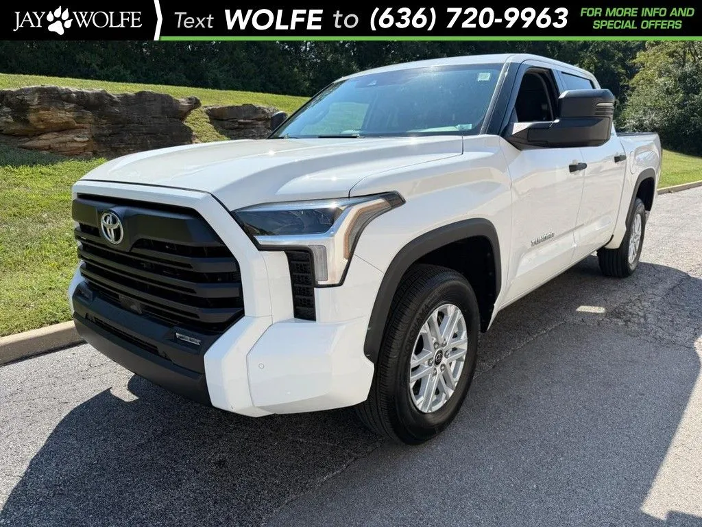 White 2022 Toyota Tundra SR5 for sale in Ballwin, MO