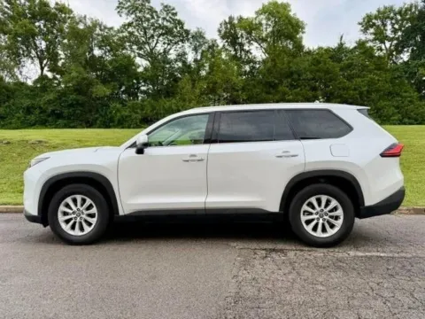 Another view of 2024 Toyota Grand Highlander XLE for sale in Ballwin, MO at Jay Wolfe Toyota of West County