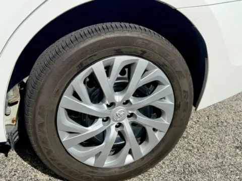 More photos of 2018 Toyota Corolla LE at Jay Wolfe Toyota of West County, MO