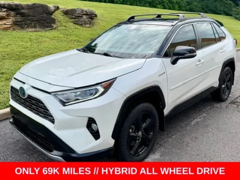White 2020 Toyota RAV4 Hybrid XSE for sale in Ballwin, MO