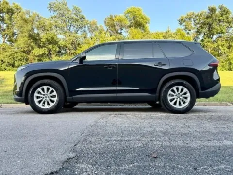 Another view of 2025 Toyota Grand Highlander XLE for sale in Ballwin, MO at Jay Wolfe Toyota of West County