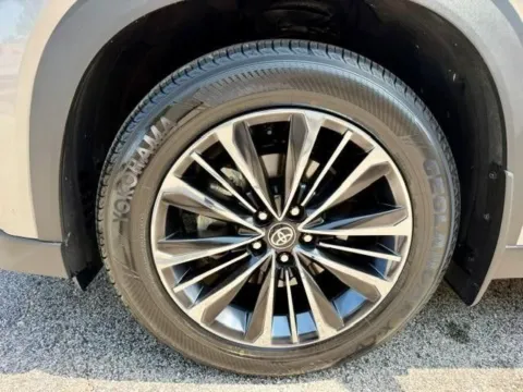 More photos of 2026 Toyota Grand Highlander Hybrid MAX Platinum at Jay Wolfe Toyota of West County, MO