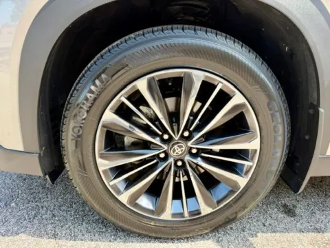 More photos of 2026 Toyota Grand Highlander Hybrid MAX Platinum at Jay Wolfe Toyota of West County, MO