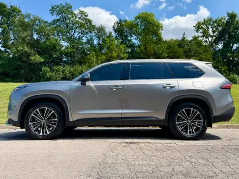 Another view of 2026 Toyota Grand Highlander Hybrid MAX Platinum for sale in Ballwin, MO at Jay Wolfe Toyota of West County