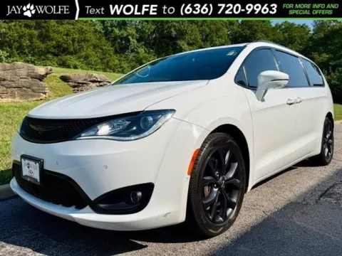 White 2020 Chrysler Pacifica Limited for sale in Ballwin, MO
