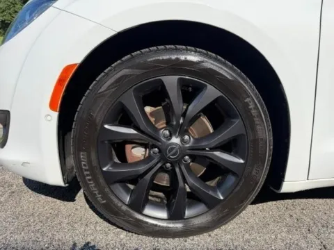 More photos of 2020 Chrysler Pacifica Limited at Jay Wolfe Toyota of West County, MO